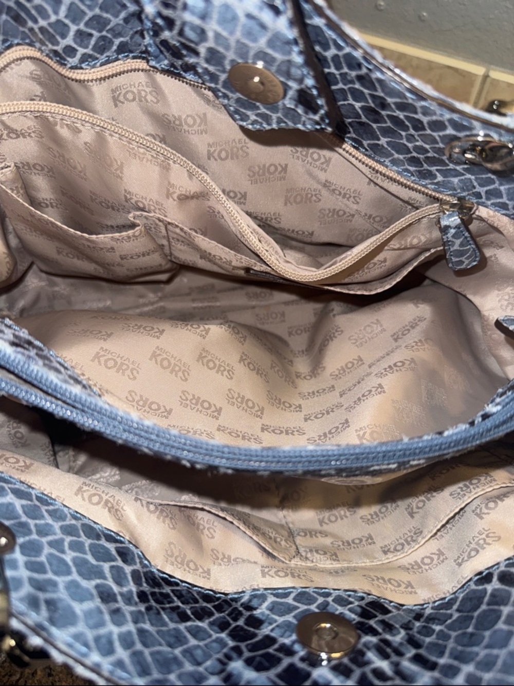 Michael Kors Gray-Blue Snake Print Shoulder Bag EUC - Picture 8 of 9